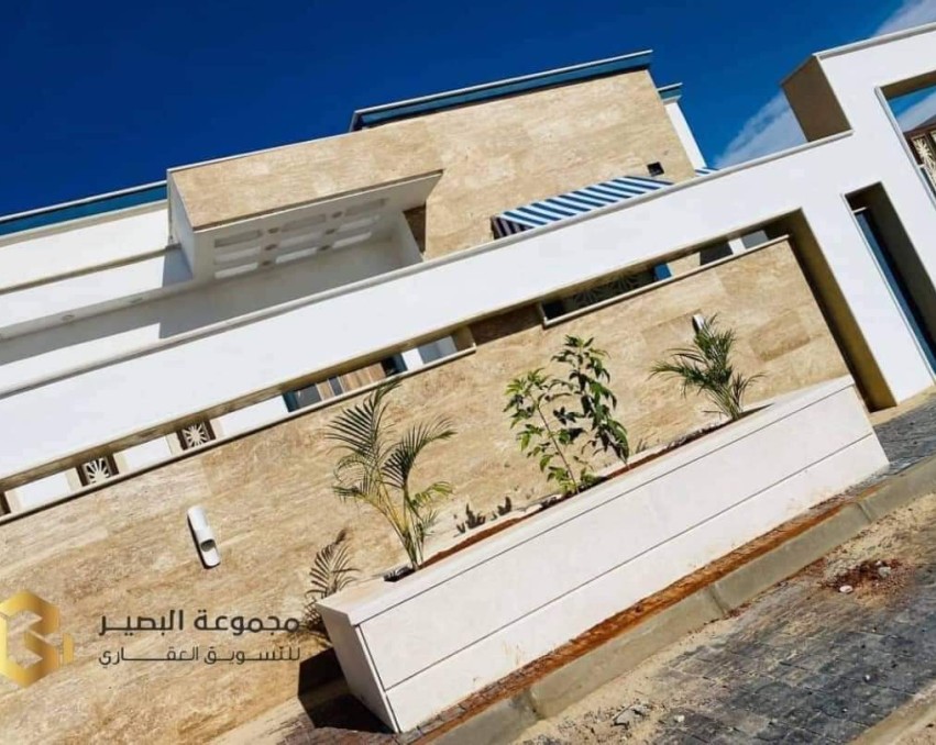 H011 شاليه مفروش في الحليس
