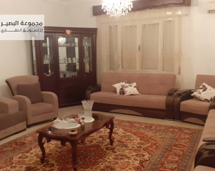 V054 فيلا سكنيه خدميه في قاريونس