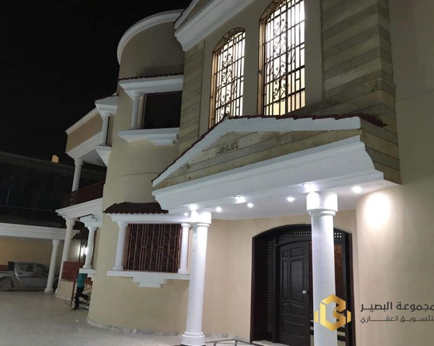 V276 فيلا سكنية تجارية خدمية في الحدائق
