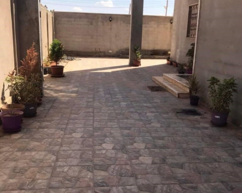 V627 فيلا سكنية طابقين في حي الربوة